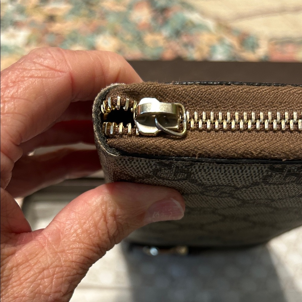 Gucci Tan and Brown GG Pattern Wallet - Picture 4 of 13